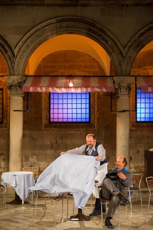 Kostimirana proba predstave Kafetarija prema djelu La bottega del caffe, jednoj od najuspješnijih komedija talijanskog komediografa Carla Goldonija