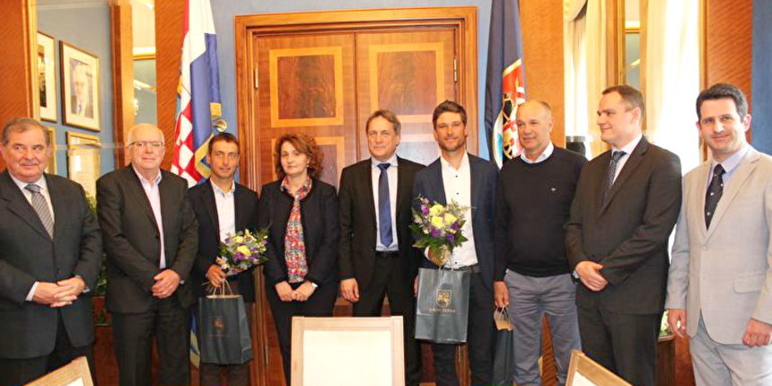 Gradonačelnik Kalmeta sa suradnicima primio svjetske prvake Šimu Fantelu i Igora Marenića. Foto: Grad Zadar Gradonačelnik Kalmeta sa suradnicima primio svjetske prvake Šimu Fantelu i Igora Marenića. Foto: Grad Zadar