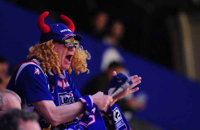 Vrsac, 160112.
Europsko prvenstvo u rukometu u Srbiji.
Prvo kolo, utakmica izmedju Hrvatske i Islanda.
Na slici: Navijac Islanda.
Foto: Drazen Aleksic / CROPIX Vrsac, 160112.
Europsko prvenstvo u rukometu u Srbiji.
Prvo kolo, utakmica izmedju Hrvatske i Islanda.
Na slici: Navijac Islanda.
Foto: Drazen Aleksic / CROPIX