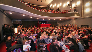 “Plesna čestitka” (foto:Saša Čuka)