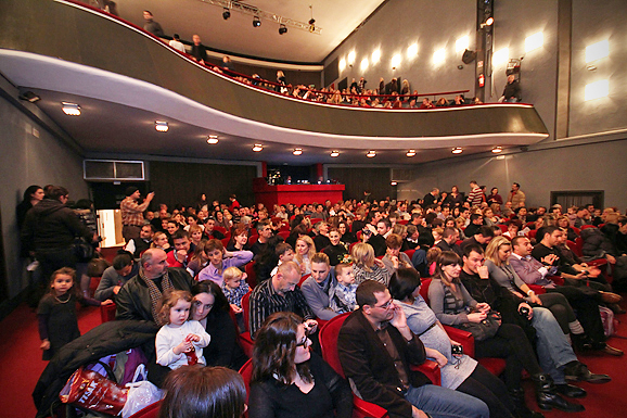 “Plesna čestitka” (foto:Saša Čuka)