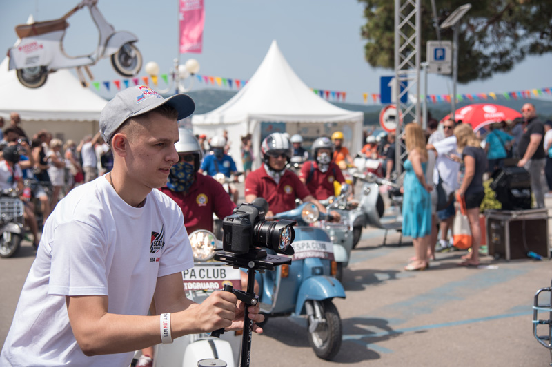 Spektakularni defile vespaša, foto: Vinko Pešić Spektakularni defile vespaša, foto: Vinko Pešić
