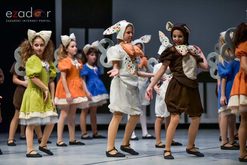 Predstava “Odgojoj” Plesne udruge Gesta u HNK Zadar