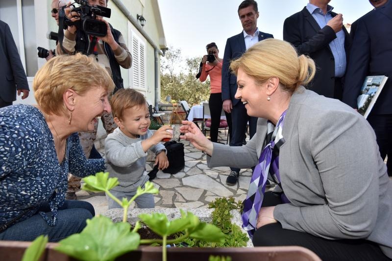 Predsjednica Grabar Kitarović u posjeti Olibu. Foto: Dino Stanin/PIXSELL