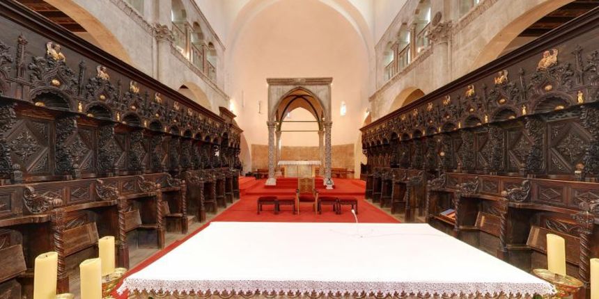 Katedrala sv. Stosije. Danasnja katedrala je trobrodna romanicka gradjevina, ujedno i najveca crkva u Dalmaciji. Unutrasnjost katedrale je monumentalna. Photo: Dino Stanin/PIXSELL Katedrala sv. Stosije. Danasnja katedrala je trobrodna romanicka gradjevina, ujedno i najveca crkva u Dalmaciji. Unutrasnjost katedrale je monumentalna. Photo: Dino Stanin/PIXSELL