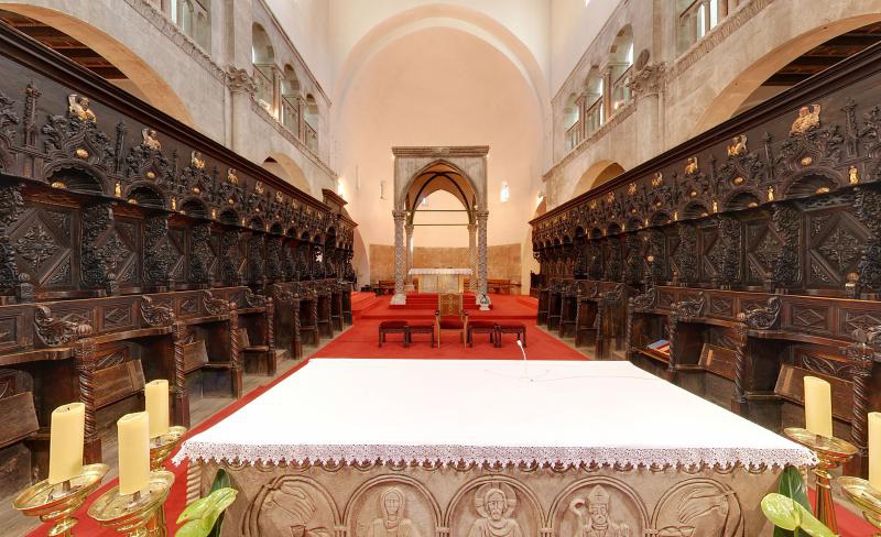 Katedrala sv. Stosije. Danasnja katedrala je trobrodna romanicka gradjevina, ujedno i najveca crkva u Dalmaciji. Unutrasnjost katedrale je monumentalna. Photo: Dino Stanin/PIXSELL