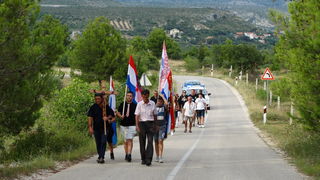 Molitvena hodnja “Koracima nade u istinu”, tradicija koja ne blijedi Molitvena hodnja “Koracima nade u istinu”, tradicija koja ne blijedi