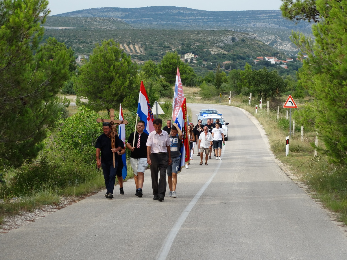 Molitvena hodnja “Koracima nade u istinu”, tradicija koja ne blijedi Molitvena hodnja “Koracima nade u istinu”, tradicija koja ne blijedi