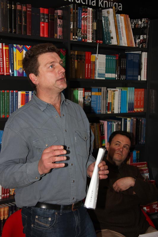Književna večer grupe ZaPis i gosta Jurice Pavičića (foto: Filip Plazonić)