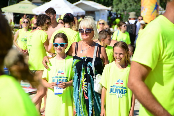 10. dm Millennium Jump na zadarskoj rivi – 3 tisuće skakača poslalo prekrasnu priču u svijet 10. dm Millennium Jump na zadarskoj rivi – 3 tisuće skakača poslalo prekrasnu priču u svijet