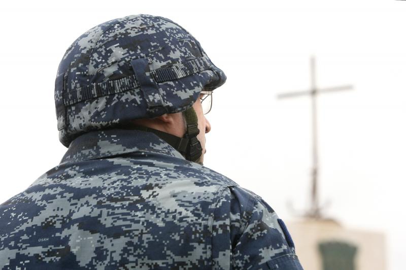 Polaganjem vijenaca na središnjem križu, u Novigradu je obilježena obljetnica pogibije članova HRM-a i Druge gardijske brigade za vrijeme akcije Maslenica. Photo: Dino Stanin/PIXSELL Polaganjem vijenaca na središnjem križu, u Novigradu je obilježena obljetnica pogibije članova HRM-a i Druge gardijske brigade za vrijeme akcije Maslenica. Photo: Dino Stanin/PIXSELL