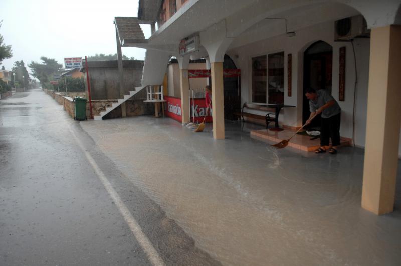 Otok Vir gotovo je potopljen uslijed jakog kišnog i grmljavinskog nevremena koje traje već drugi dan, Photo: Damir Špehar/PIXSELL Otok Vir gotovo je potopljen uslijed jakog kišnog i grmljavinskog nevremena koje traje već drugi dan, Photo: Damir Špehar/PIXSELL