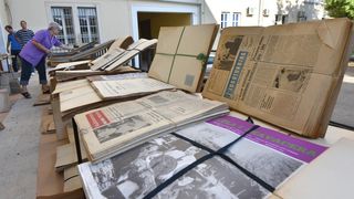 Smočena građa Znanstvene knjižnice Zadar suši se na suncu Smočena građa Znanstvene knjižnice Zadar suši se na suncu