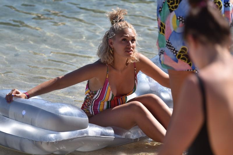 Lipe divojke dobro se zabavljaju na Love International festivalu