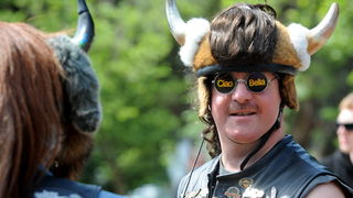 Zadar, 280511.
Odrzana je parada Harley Davidson motora izmedju Zadra i Biograda u kojoj je sudjelovalo vise tisuca motora. Oko 12 sati s Borika u Zadru krenula je kolona Harley Davidsona duga 4 kilometra koja se zaputila u Biograd gdje se odrzavaju dani Zadar, 280511.
Odrzana je parada Harley Davidson motora izmedju Zadra i Biograda u kojoj je sudjelovalo vise tisuca motora. Oko 12 sati s Borika u Zadru krenula je kolona Harley Davidsona duga 4 kilometra koja se zaputila u Biograd gdje se odrzavaju dani