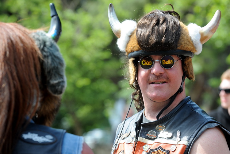Zadar, 280511.
Odrzana je parada Harley Davidson motora izmedju Zadra i Biograda u kojoj je sudjelovalo vise tisuca motora. Oko 12 sati s Borika u Zadru krenula je kolona Harley Davidsona duga 4 kilometra koja se zaputila u Biograd gdje se odrzavaju dani Zadar, 280511.
Odrzana je parada Harley Davidson motora izmedju Zadra i Biograda u kojoj je sudjelovalo vise tisuca motora. Oko 12 sati s Borika u Zadru krenula je kolona Harley Davidsona duga 4 kilometra koja se zaputila u Biograd gdje se odrzavaju dani
