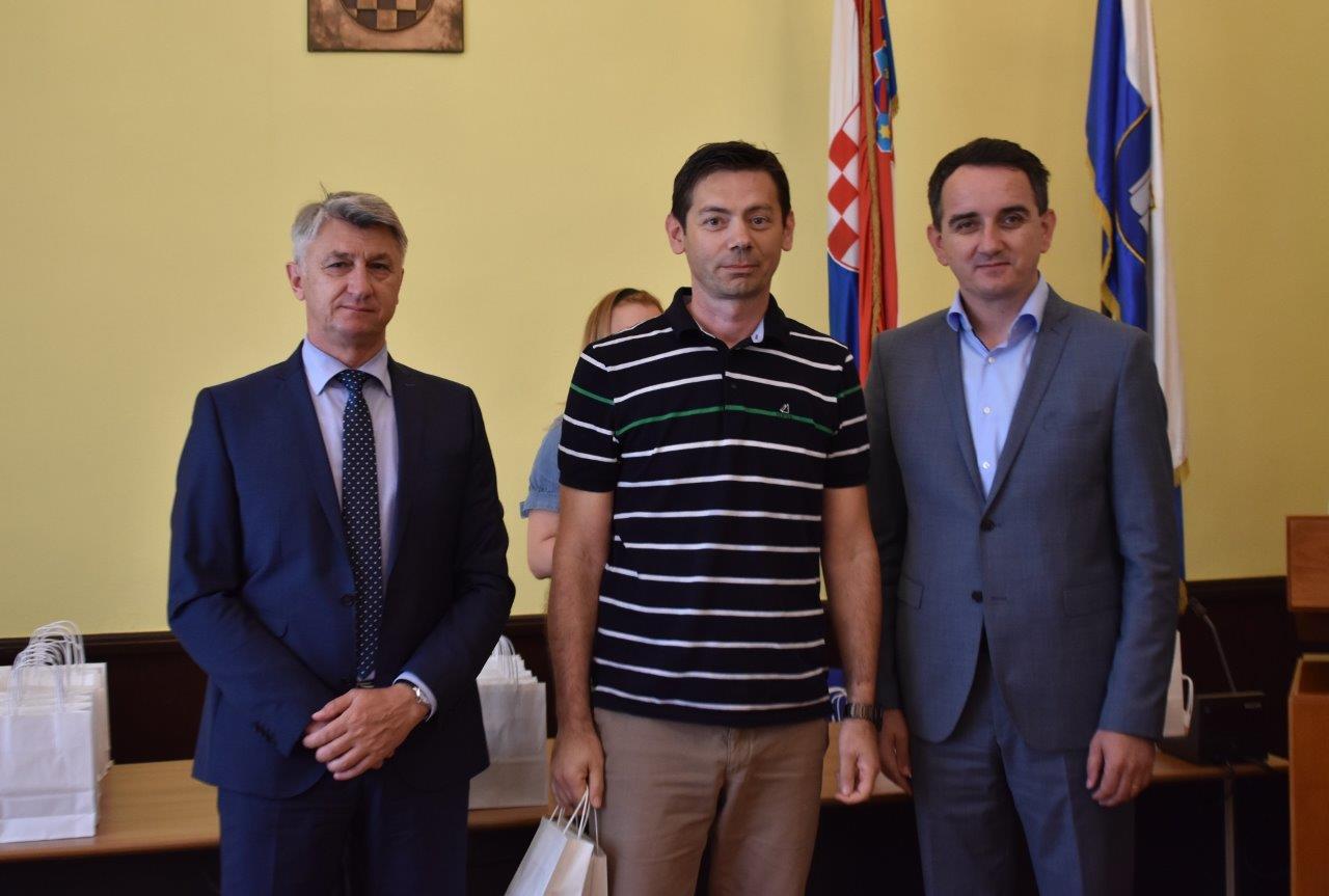 Prijem za nagrađivane učenike osnovnih i srednjh škola