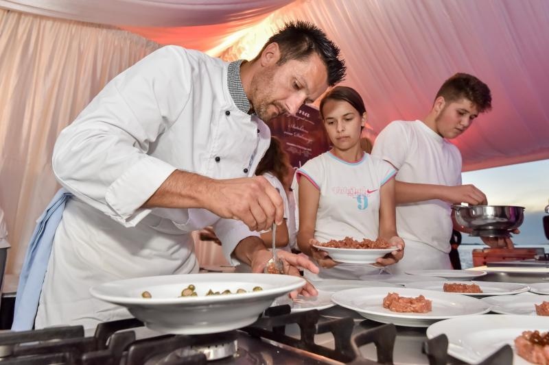 Svečano otvoren 11. biogradski Gastro stol. Photo. Dino Stanin/PIXSELL Svečano otvoren 11. biogradski Gastro stol. Photo. Dino Stanin/PIXSELL