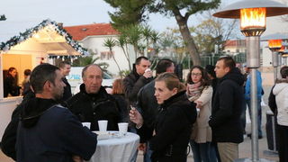 Paljenjem prve adventske svijeće i prigodnim zabavnim programom započela manifestacija Advent na otoku Viru