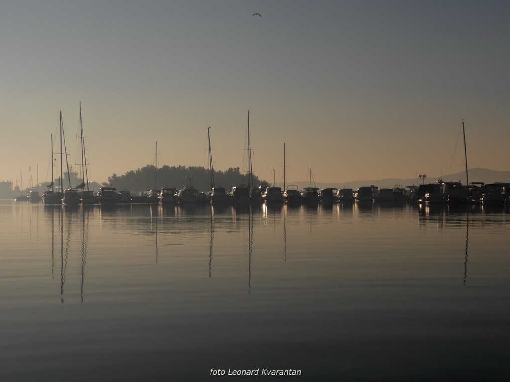 Svitanje i rano jutro u novoj luci Gaženica