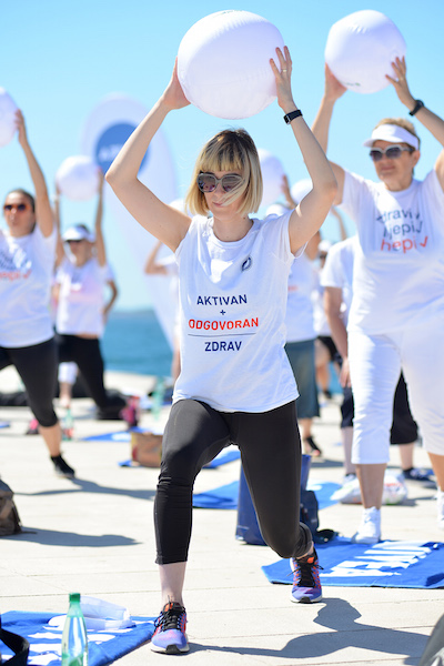 Stotinu vježbača na jutarnjem treningu Aktivne Hrvatske pozdravilo sunce Stotinu vježbača na jutarnjem treningu Aktivne Hrvatske pozdravilo sunce