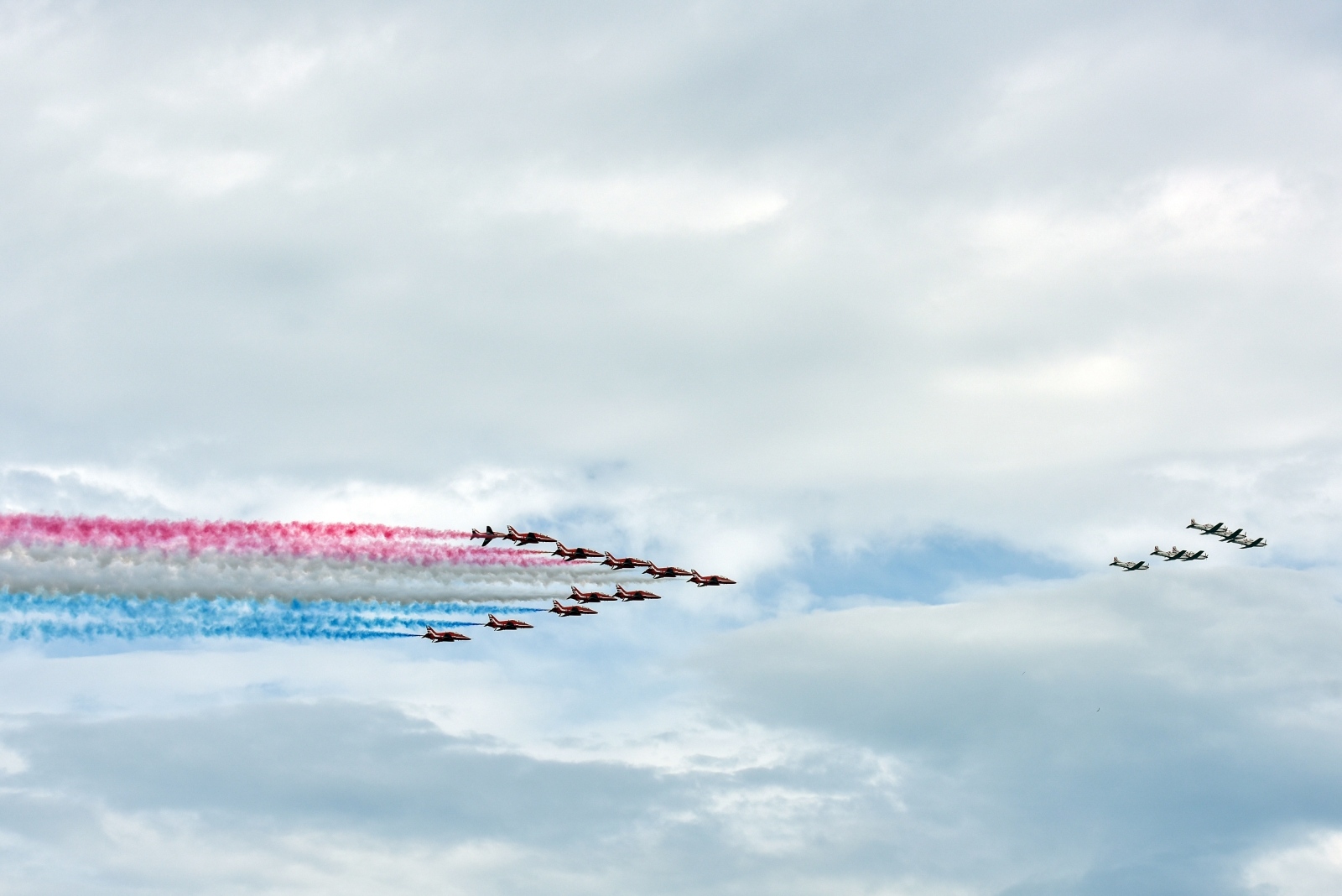 Krila Oluje i Red Arrows preletjeli iznad zadarskog kanala