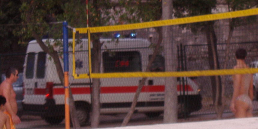 Hitna na bazenu Kolovare (Foto: Siniša Klarica) Hitna na bazenu Kolovare (Foto: Siniša Klarica)