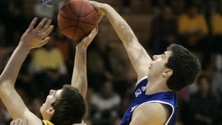 Split, 090413.
Kosarkaska utakmica 4. kola A1 kosarkaske lige Split Zadar odigrana je u dvorani na Gripama.
Na fotografiji: Jukic (zuti Split).
Foto : Jakov Prkic / Cropix Split, 090413.
Kosarkaska utakmica 4. kola A1 kosarkaske lige Split Zadar odigrana je u dvorani na Gripama.
Na fotografiji: Jukic (zuti Split).
Foto : Jakov Prkic / Cropix