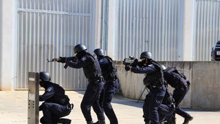 U prigodi Dana hrvatske policije i njihovog zaštitnika Sv.Mihovila danas je u PU Zadarskoj održana prigodna svečanost.U nastavku svečanosti, pokaznu vježbu samoobrane izveli su pripadnici interventne jedinice PU Zadarske te su podijeljena priznanja nagrađ U prigodi Dana hrvatske policije i njihovog zaštitnika Sv.Mihovila danas je u PU Zadarskoj održana prigodna svečanost.U nastavku svečanosti, pokaznu vježbu samoobrane izveli su pripadnici interventne jedinice PU Zadarske te su podijeljena priznanja nagrađ