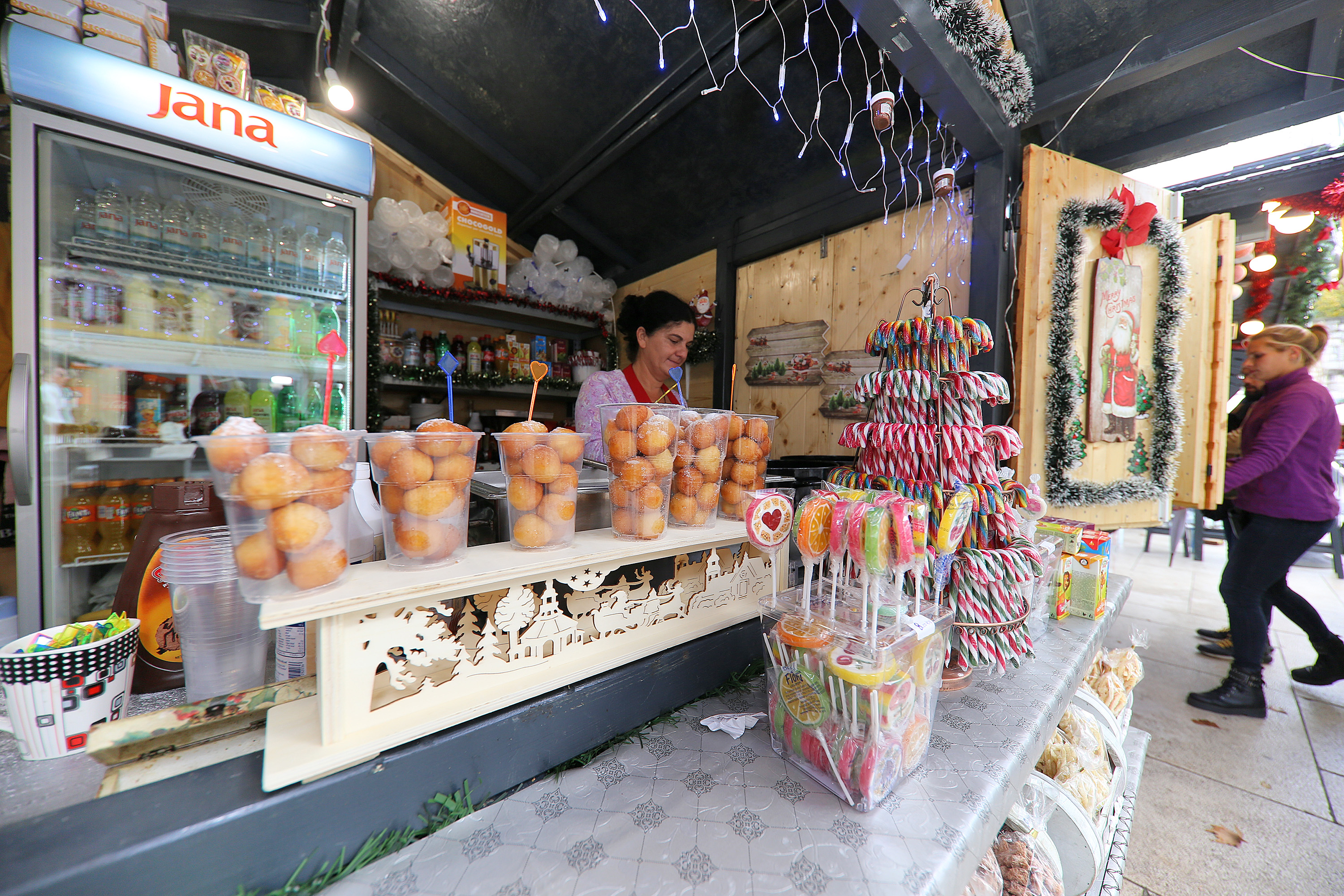 Adventske kućice su otvorile vrata, gastro ponuda je bolja i raznovrsnija nego ikad