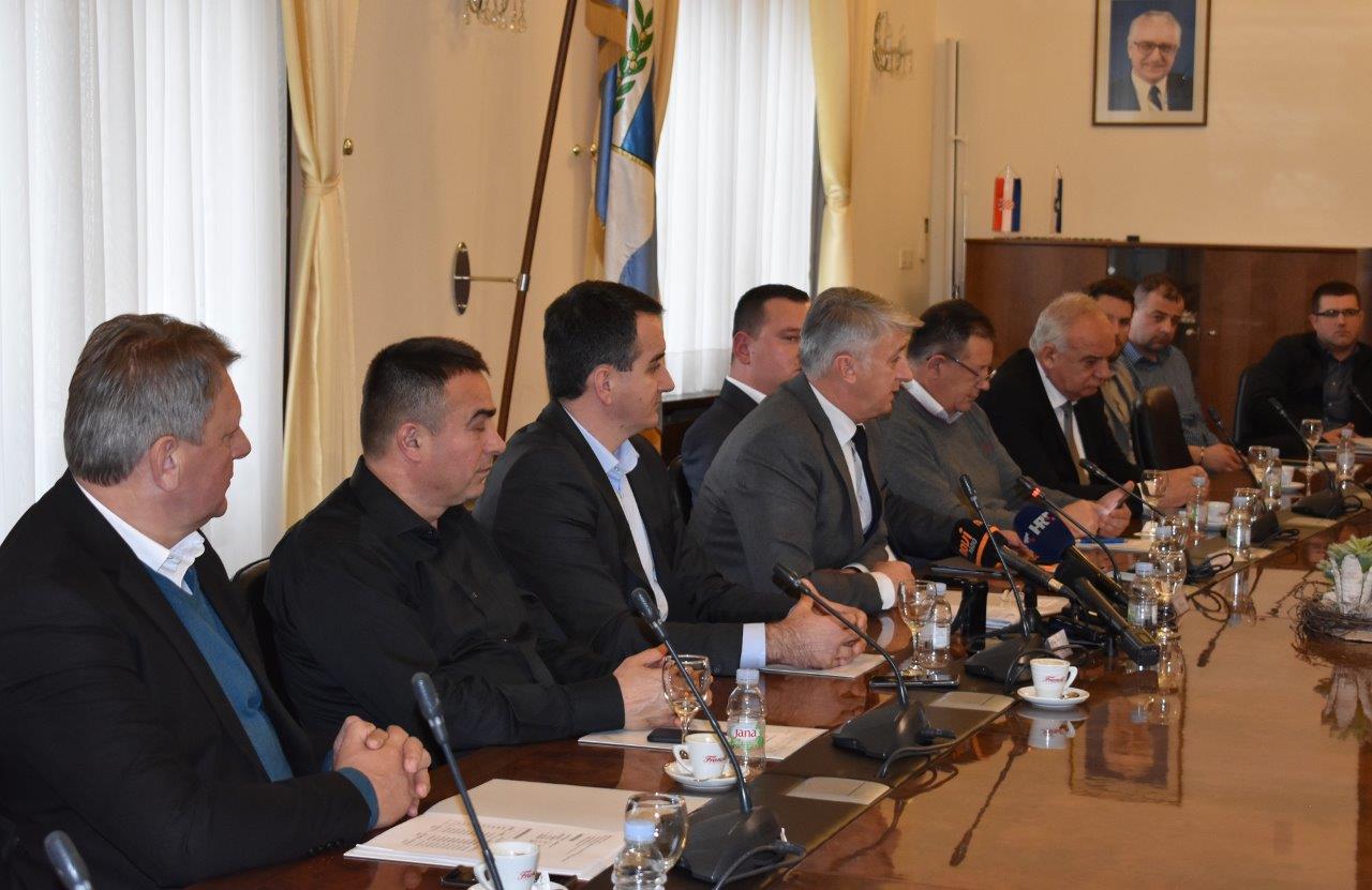 Zadarski župan Božidara Longin održao sastanak s gradonačelnicima i načelnicima Zadarski župan Božidara Longin održao sastanak s gradonačelnicima i načelnicima