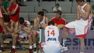 Zadar, 180710.
Dvorana Kresimira Cosica na Visnjiku.
Kosarkaska utakmica za 3.mjesto Prvenstva Europe do 20 godina izmedju Hrvatske i Spanjolske.
Na fotografiji : tuga nakon izgubljene utakmice, Toni Prostran
Foto : Vladimir Ivanov / CROPIX