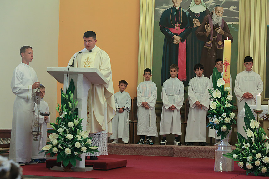 Bibinje: sakrament Prve pričesti, foto-L. Banić Bibinje: sakrament Prve pričesti, foto-L. Banić