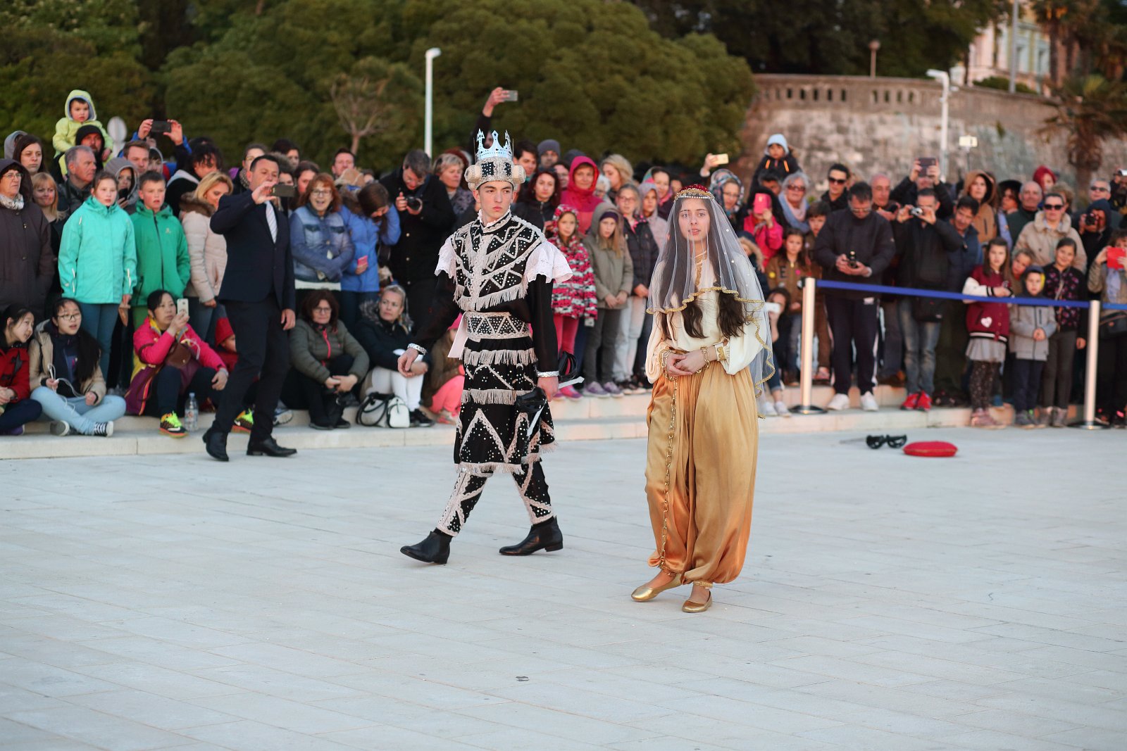 HGD Sv. Cecilija izvelo korčulanski viteški ples “Moreška” na Pozdravu suncu