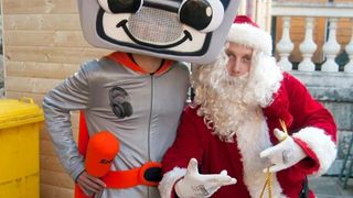 Božićnica na Novom: Radiolino, Djed božićnjak i ekipa Novog radija darivala sugrađane. Foto: Jurica Gašpar