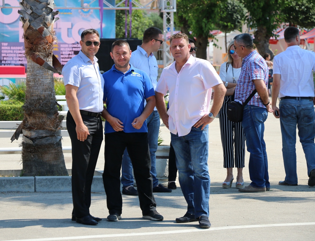 Vir: Primopredaja novog voznog parka komunalne tvrtke Čisti otok Vir: Primopredaja novog voznog parka komunalne tvrtke Čisti otok