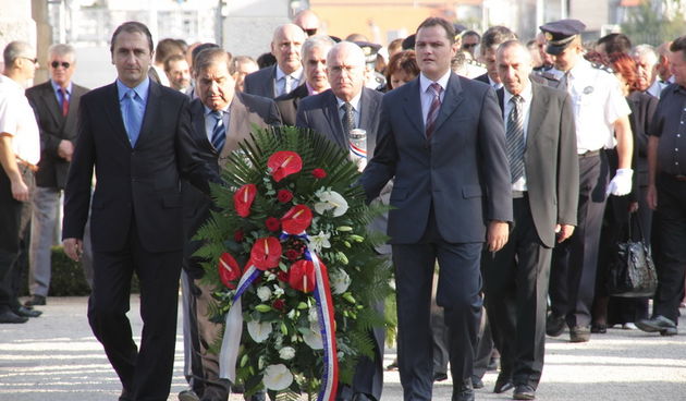 Image 1054139 (auto)