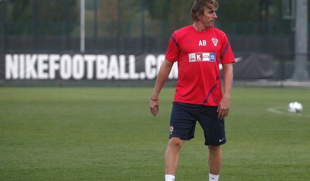 Zagreb, 030912. Zagrebello.Trening Hrvatske nogometne reprezentacije pred prvu utakmicu kvalifikacija za Svjetsko nogometno prvenstvo Brazil 2014 protiv Makedonije koja se igra u Zagrebu 07.09.2012.Na slici: Pomocni trener Alen Boksic.Foto: Nenad Dugi