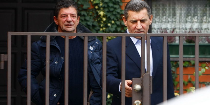 Zagreb, 171112.
Dan nakon oslobadjajuce presude i velicanstvenog doceka u Zagrebu, general Gotovina je jutros sa prijateljem Zeljkom Dilberom napustio dom i uputio se na sastanak sa prijateljima i odvjetnicima.
Foto: Ronald Gorsic / CROPIX Zagreb, 171112.
Dan nakon oslobadjajuce presude i velicanstvenog doceka u Zagrebu, general Gotovina je jutros sa prijateljem Zeljkom Dilberom napustio dom i uputio se na sastanak sa prijateljima i odvjetnicima.
Foto: Ronald Gorsic / CROPIX