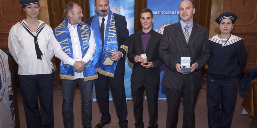 Mirko Bušljeta iz Starigrad Paklenice u pojedinačnoj konkurenciji te posada tankera Kornati Tankerske plovidbe iz Zadra pod zapovjedništvom Gordana Baždarića u momčadskoj konkurenciji dobitnici su ovogodišnje 49. Plave vrpce Vjesnika, Foto: Nel Pavletić/ Mirko Bušljeta iz Starigrad Paklenice u pojedinačnoj konkurenciji te posada tankera Kornati Tankerske plovidbe iz Zadra pod zapovjedništvom Gordana Baždarića u momčadskoj konkurenciji dobitnici su ovogodišnje 49. Plave vrpce Vjesnika, Foto: Nel Pavletić/