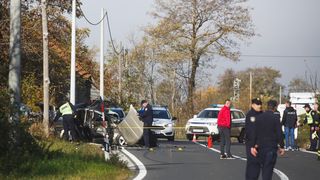 Jošani: Tri osobe poginule u frontalnom sudaru između dva automobila Jošani: Tri osobe poginule u frontalnom sudaru između dva automobila