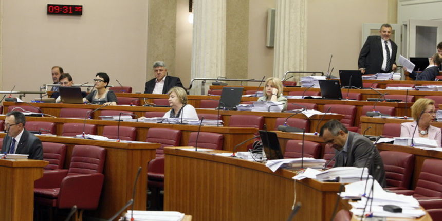 Zagreb, 120712.sjednica Sabor.Nastavak 4. sjednice Hrvatskog sabora. Raspravljalo se o Konacnom prijedlogu izmjena i dopuna Zakona o odgoju i obrazovanju u osnovnoj i srednjoj skoli.Foto: Davor Pongracic / CROPIX Zagreb, 120712.sjednica Sabor.Nastavak 4. sjednice Hrvatskog sabora. Raspravljalo se o Konacnom prijedlogu izmjena i dopuna Zakona o odgoju i obrazovanju u osnovnoj i srednjoj skoli.Foto: Davor Pongracic / CROPIX