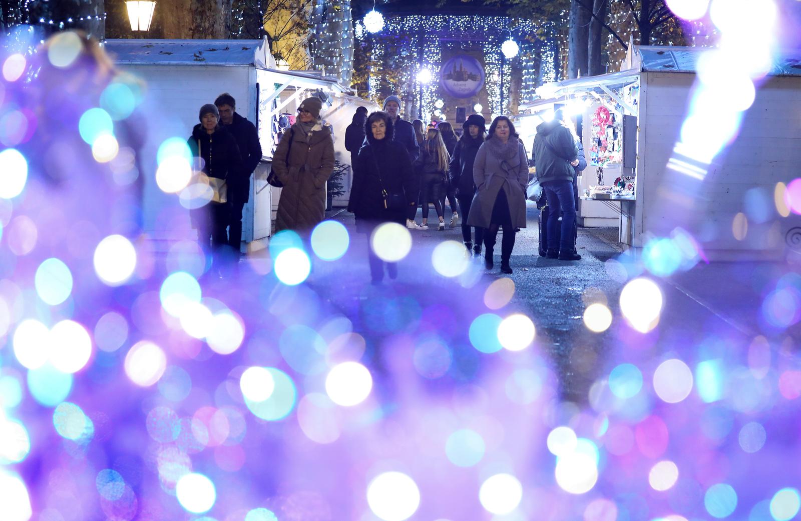 Zagrebački Advent ove godine pun je svjetla i šarenila
