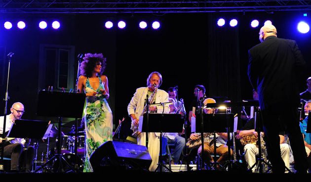 Zadar, .18.07.2012. snimio: Nenad Marčev 
Big band HRT-a 
JAZZ ORKESTAR HRT-a
Dirigent: maestro Saša Nestorović
Gosti: Marko Tolja, Martine Thomas i Davor Pekota 
Jazz i evergreen standardi 
18. ZADARSKO KAZALIŠNO LJETO 
Organizatori: 
Turistička zaj