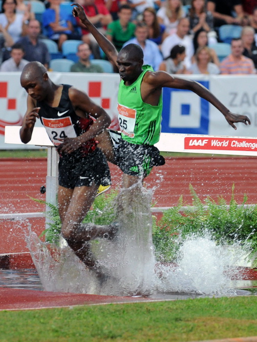 Zagreb, 130911.
IAAF World Challenge Zagreb 2011, 
61. memorijal Borisa Hanzekovica na atletskom stadionu Mladost na Savi.
Na slici: utrka na 3000 m , muski, pobjednik Yego Hillary Kipsang (br.24).
Foto: Srdjan Vrancic / CROPIX