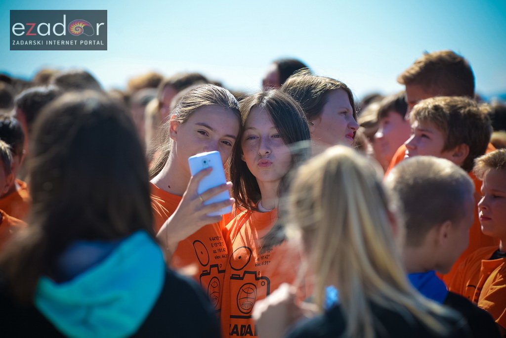 #ZDBT2017: Snimanje Milenijske fotografije košarkaške lopte na Pozdravu suncu #ZDBT2017: Snimanje Milenijske fotografije košarkaške lopte na Pozdravu suncu