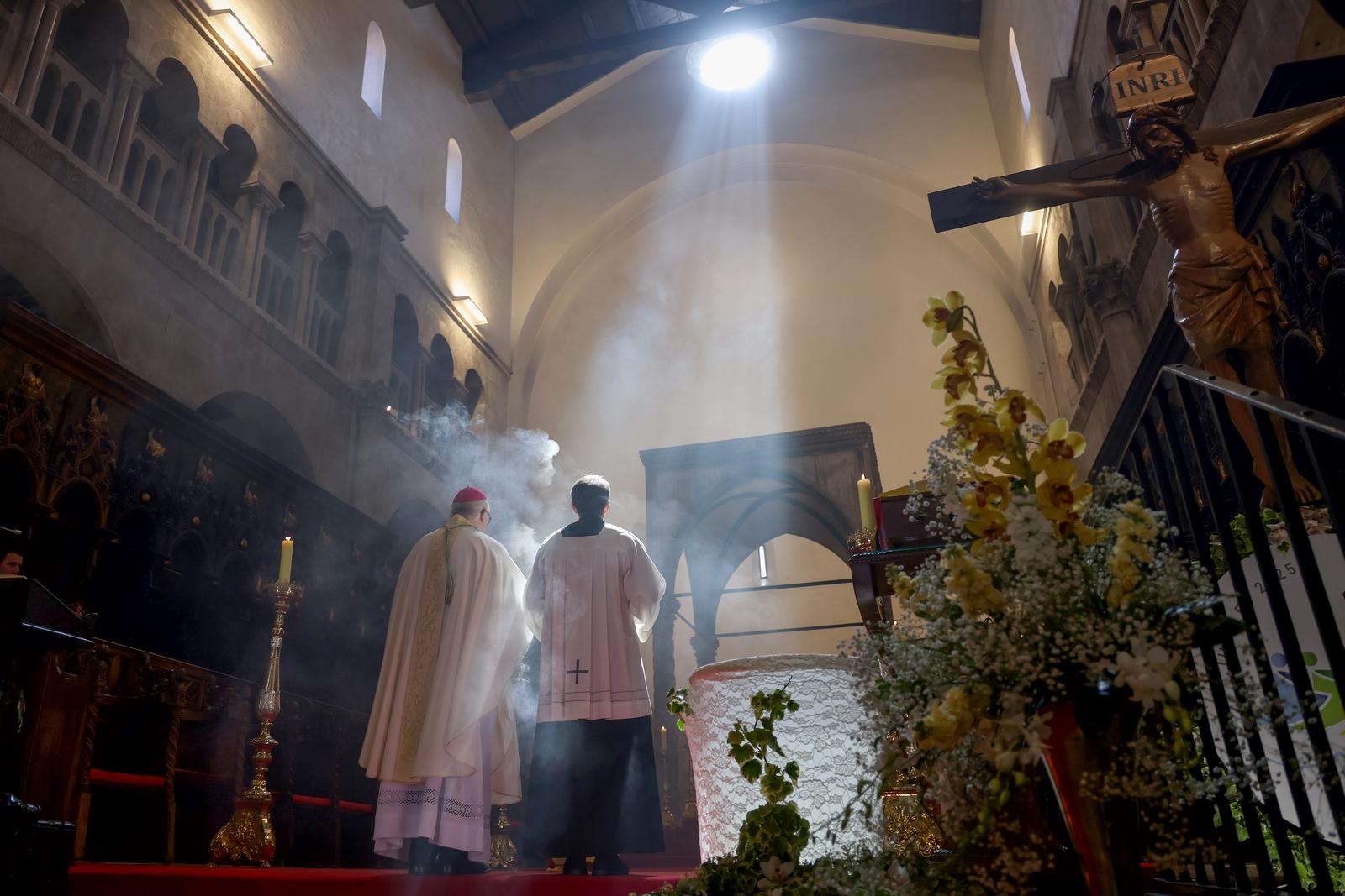 Uskršnja misa, katedrala Svete Stošije Uskršnja misa, katedrala Svete Stošije