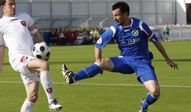 Zadar, 130510.  Igraliste Stanovi. T-Com Prva HNL, nogometna utakmica izmedju  Nk Zadar – Nk Zagreb.  Na slici: Igrac Zadra (plavi) Zelimir Terkes. Foto: Jure Miskovic / CROPIX