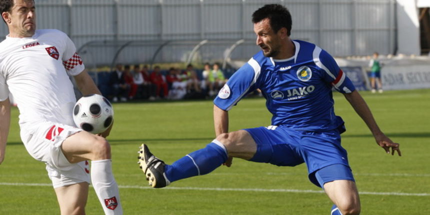 Zadar, 130510.  Igraliste Stanovi. T-Com Prva HNL, nogometna utakmica izmedju  Nk Zadar – Nk Zagreb.  Na slici: Igrac Zadra (plavi) Zelimir Terkes. Foto: Jure Miskovic / CROPIX