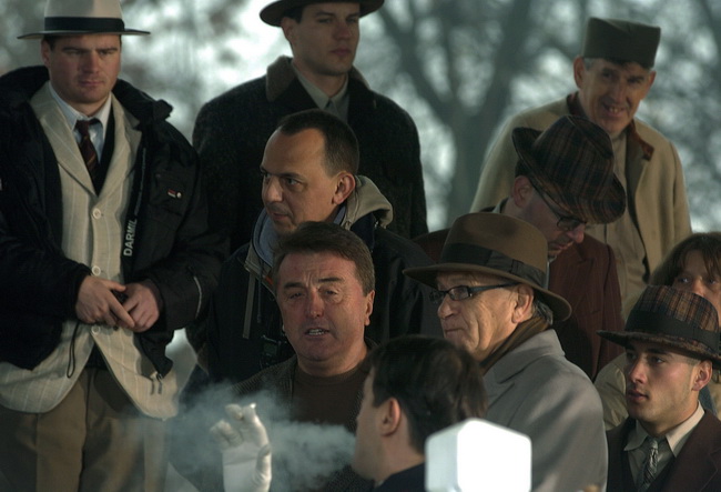 Beograd,071209.
Miroslav Ciro Blazevic na snimanju filma Montevideo bog te video, koji rezira Dragan Bjelogrlic. Radnja filma smjestena je u 1930. godinu i kvalifikacijsku utakmicu za odlazak na Svjetsko nogometno prvenstvo koje se odrazalo u Urugvaj.
Rad